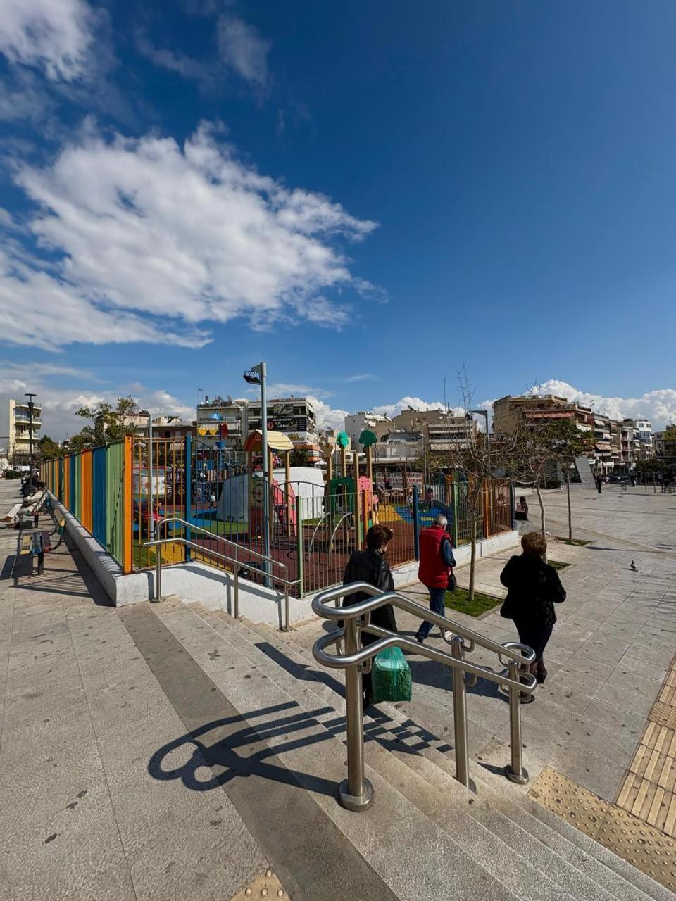 On The Metro Station Of Korydallos El Pireo Exterior foto